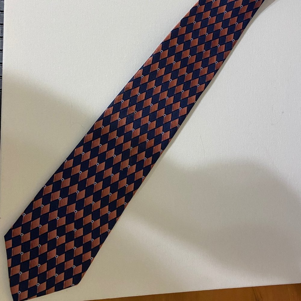 Van Heusen Tie - Like New - Diamond Pattern - Silk